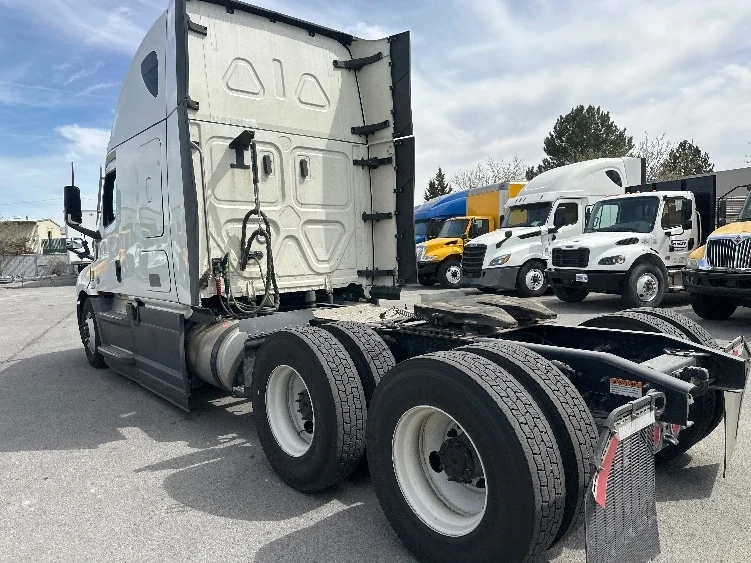 2023 Freightliner Cascadia in Sparks, NV — photo 5