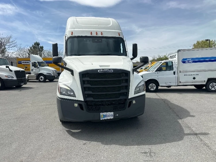 2023 Freightliner Cascadia in Sparks, NV — photo 2