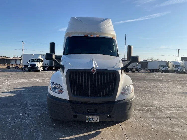 2023 International LT in Milwaukee, WI — photo 2