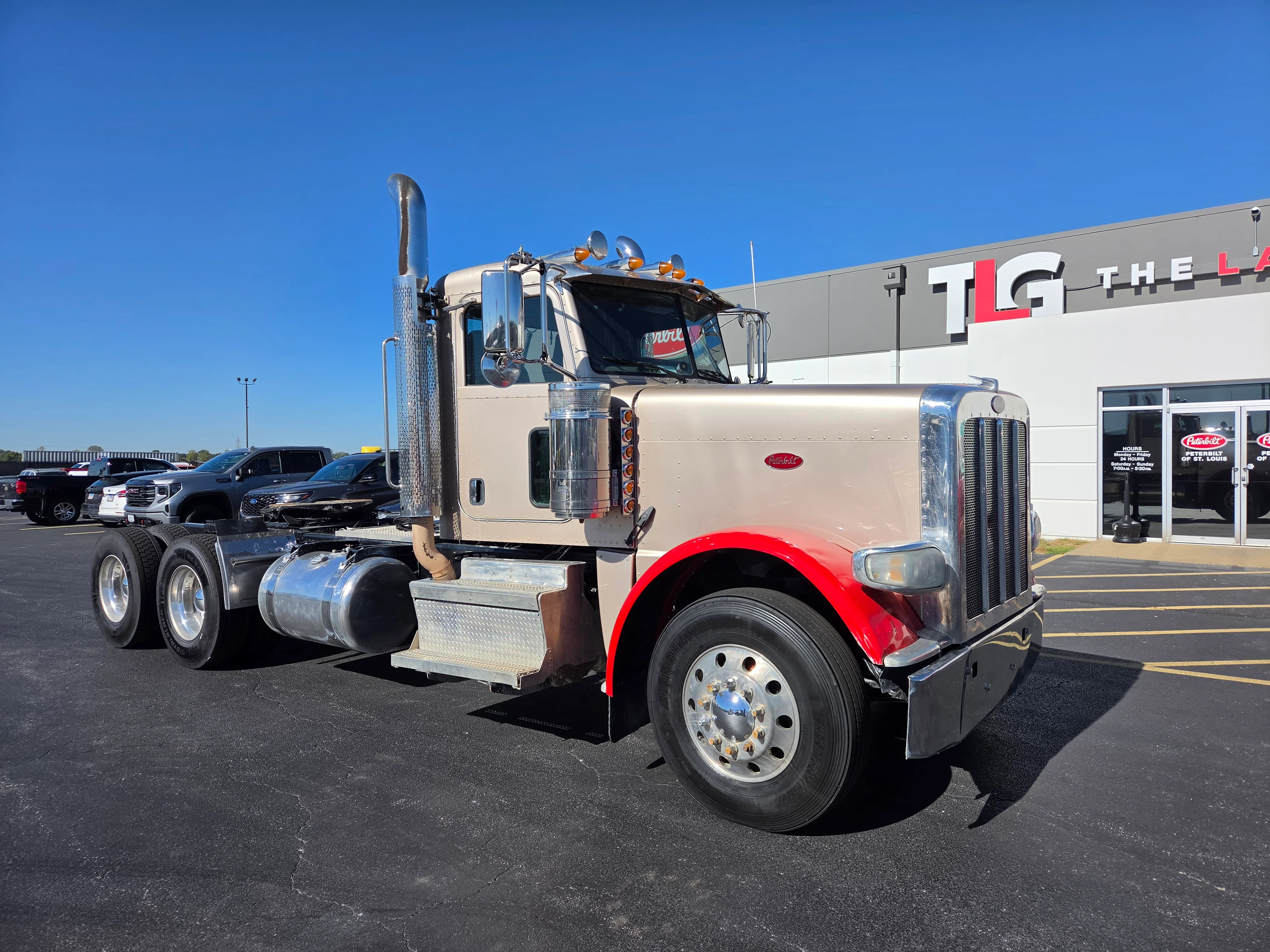 2018 Peterbilt 389 in Springfield, MO — photo 4