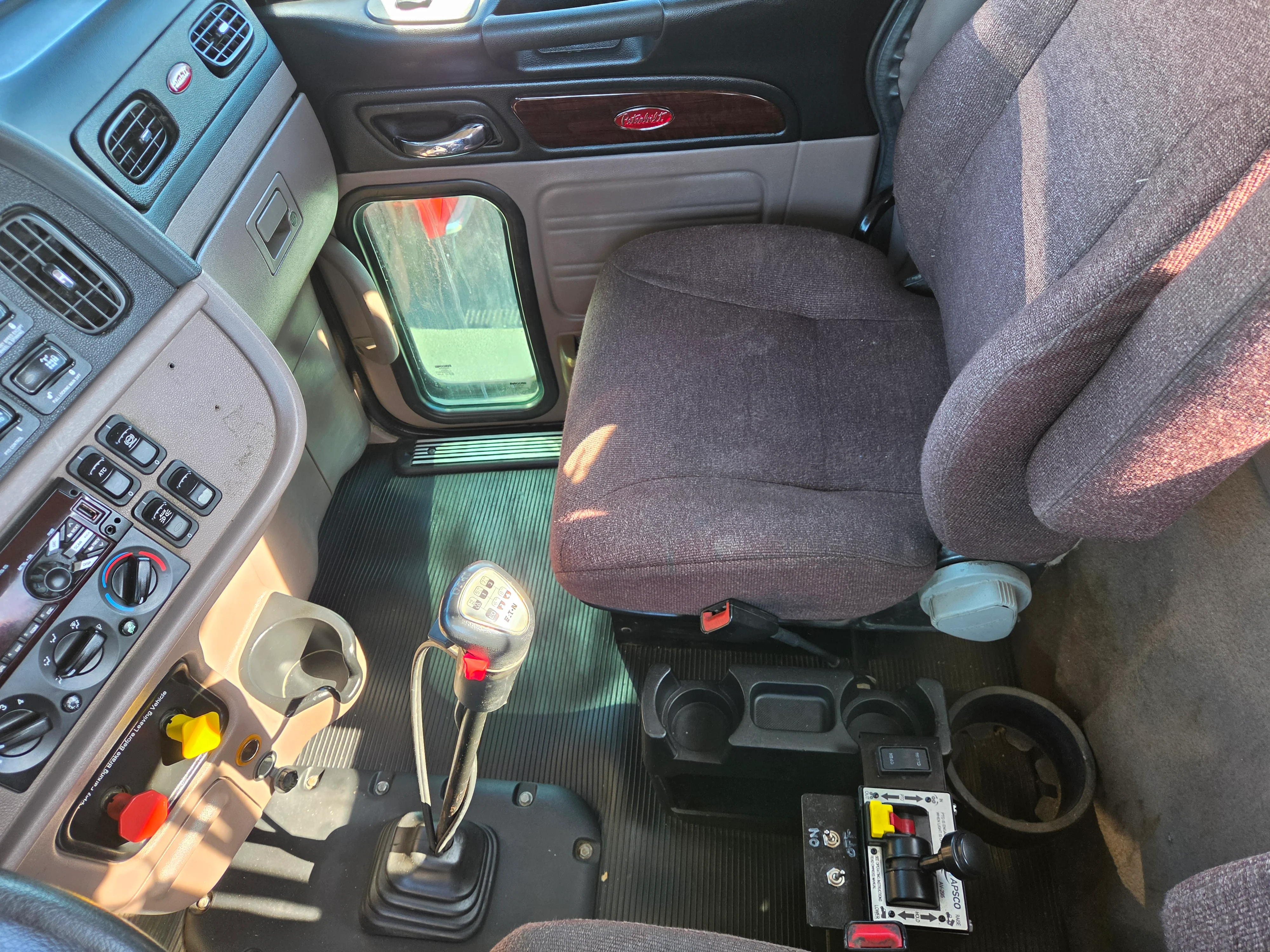 2018 Peterbilt 389 in Springfield, MO — photo 13