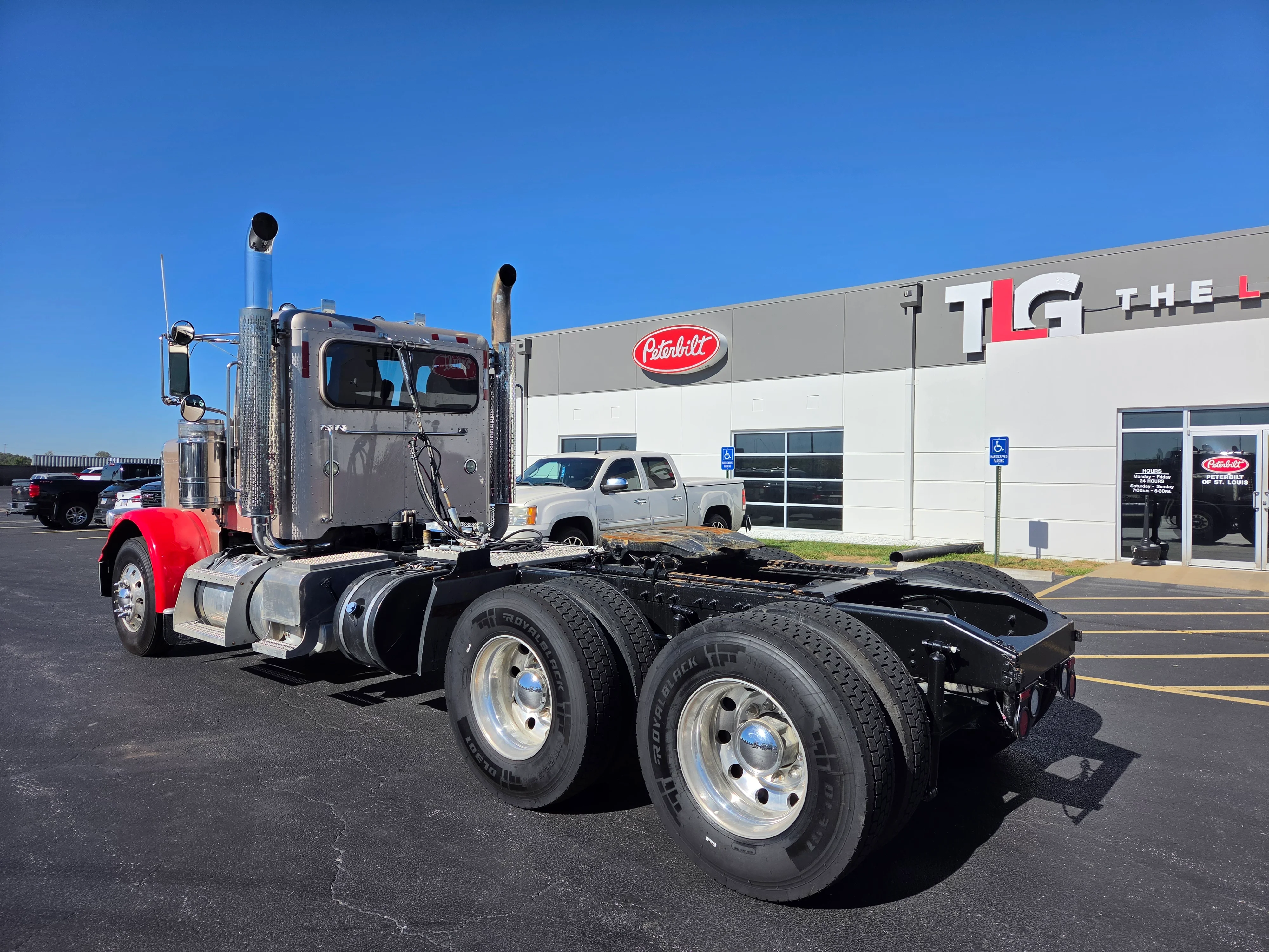 2018 Peterbilt 389 in Springfield, MO — photo 3