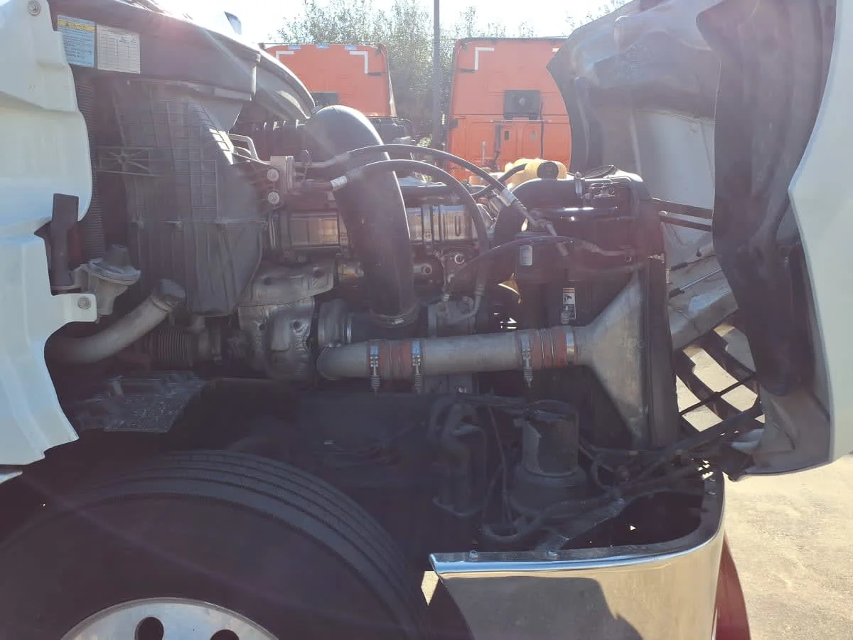 2019 Freightliner Cascadia - image 10