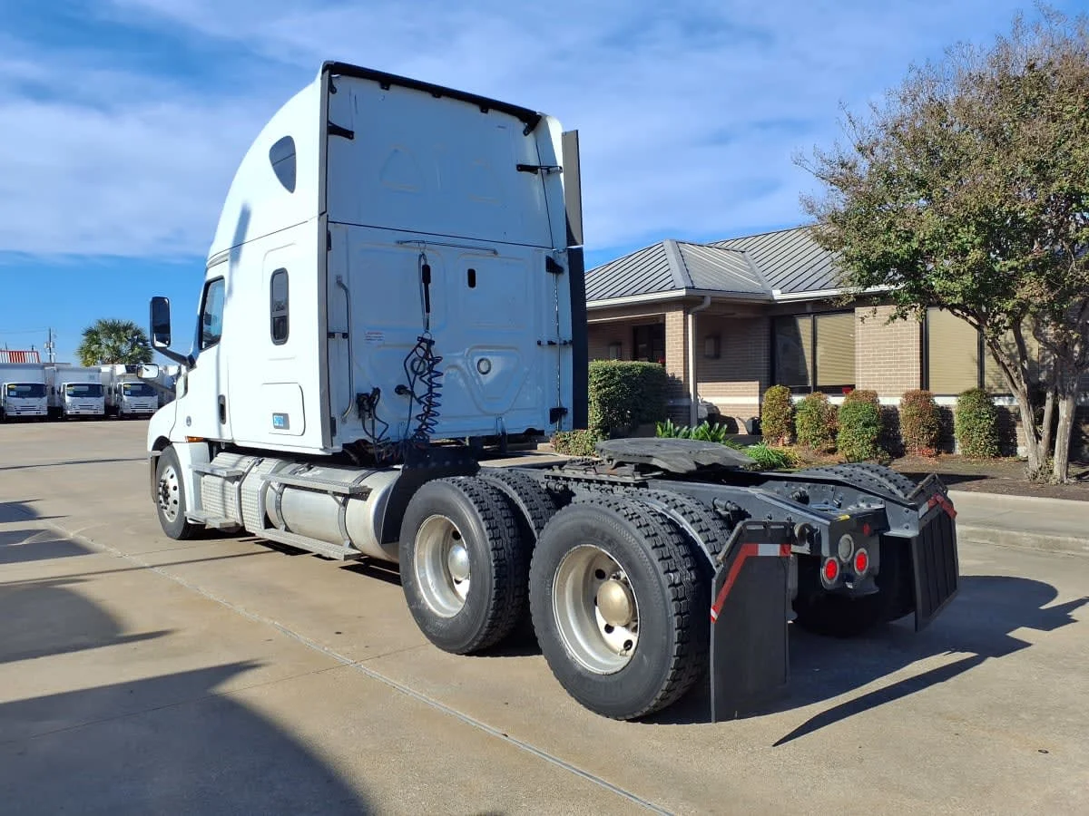 2019 Freightliner Cascadia - image 6