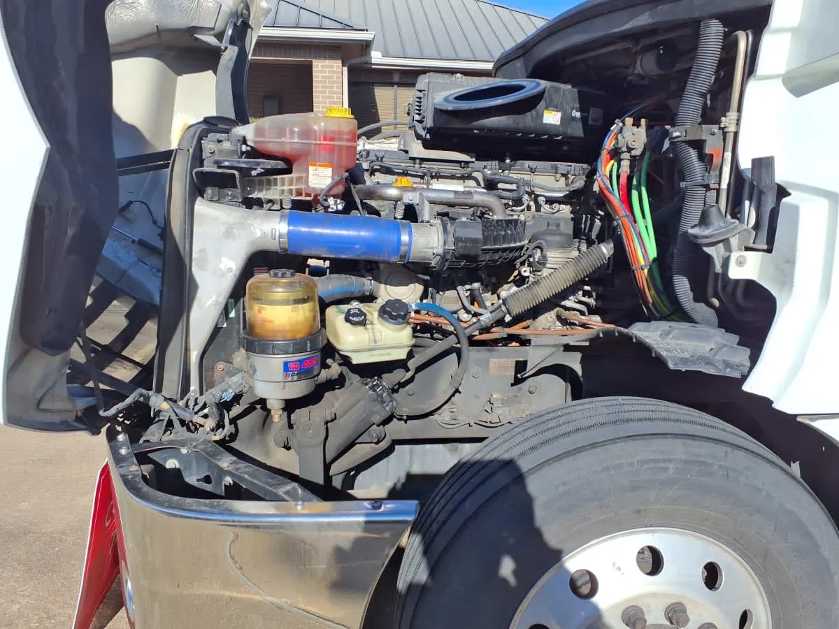 2019 Freightliner Cascadia - image 9