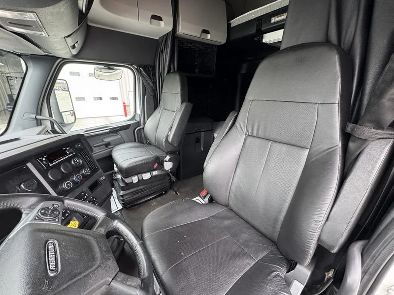 2024 Freightliner Cascadia - image 15