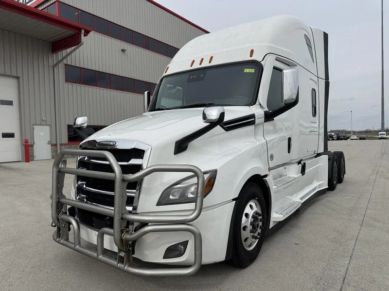 2024 Freightliner Cascadia - image 3