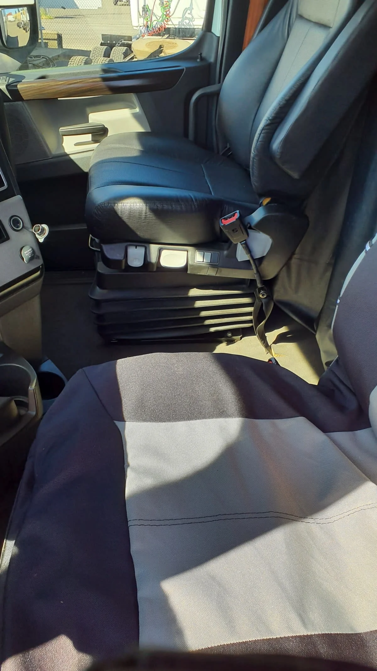 2022 Freightliner Cascadia in Tacoma, WA — photo 7