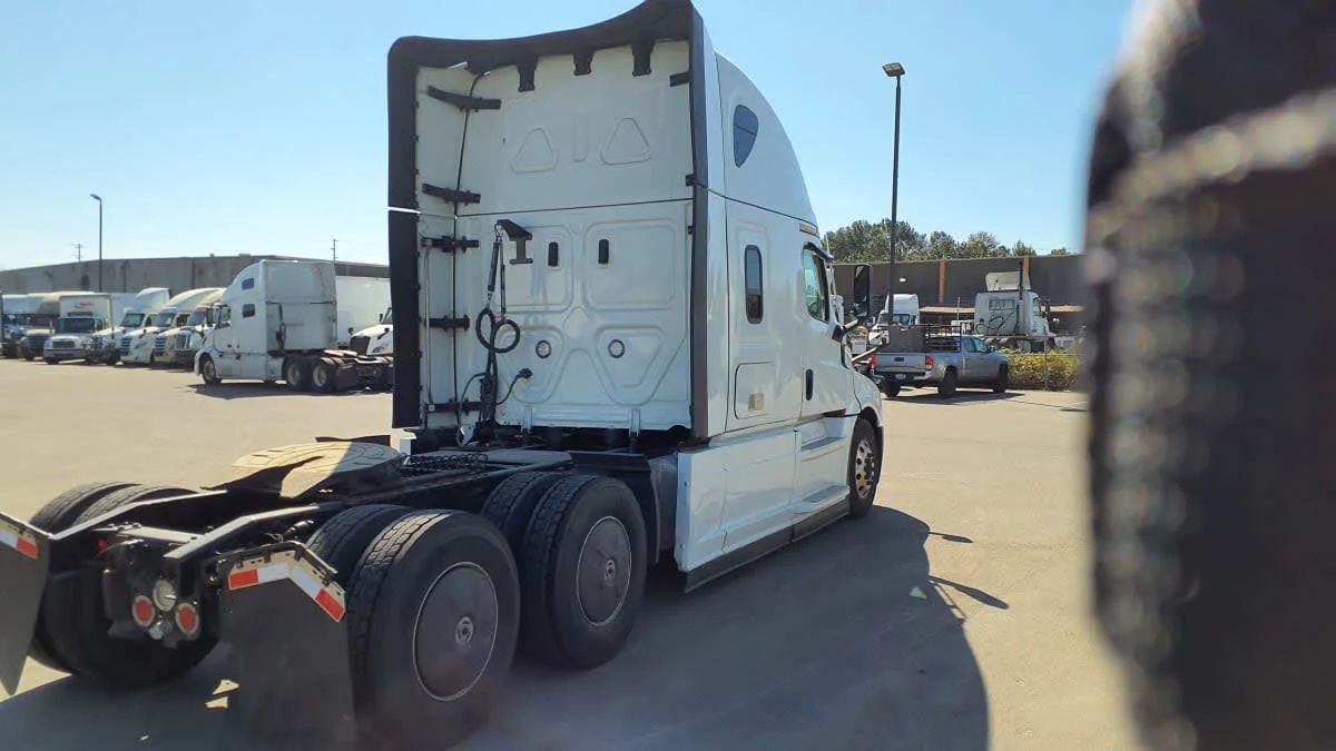 2022 Freightliner Cascadia in Tacoma, WA — photo 4
