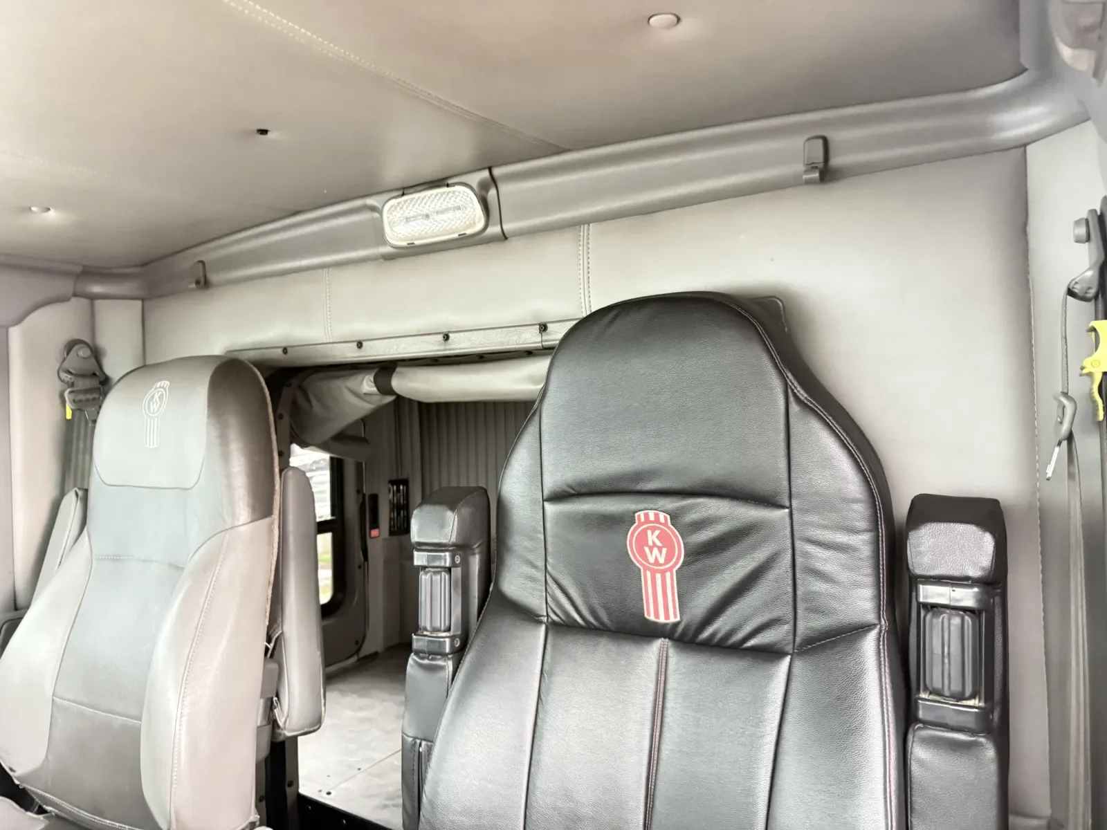 2014 Kenworth T800 - image 20