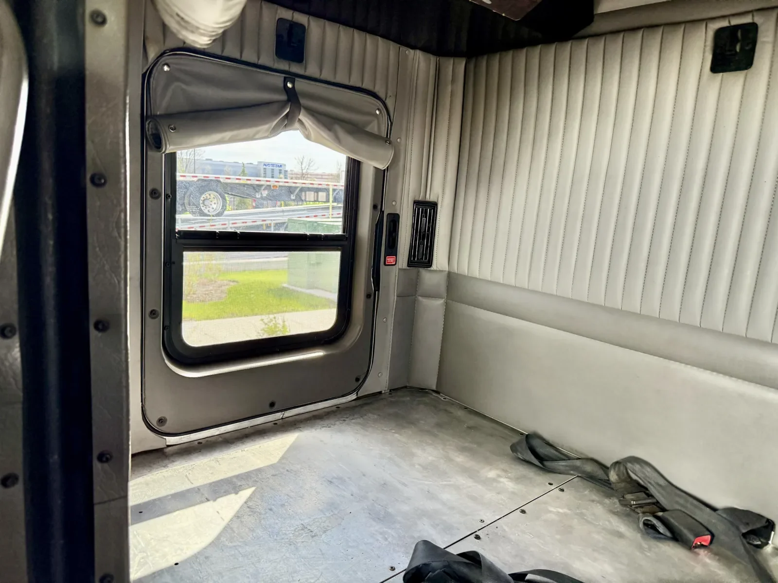 2014 Kenworth T800 - image 22