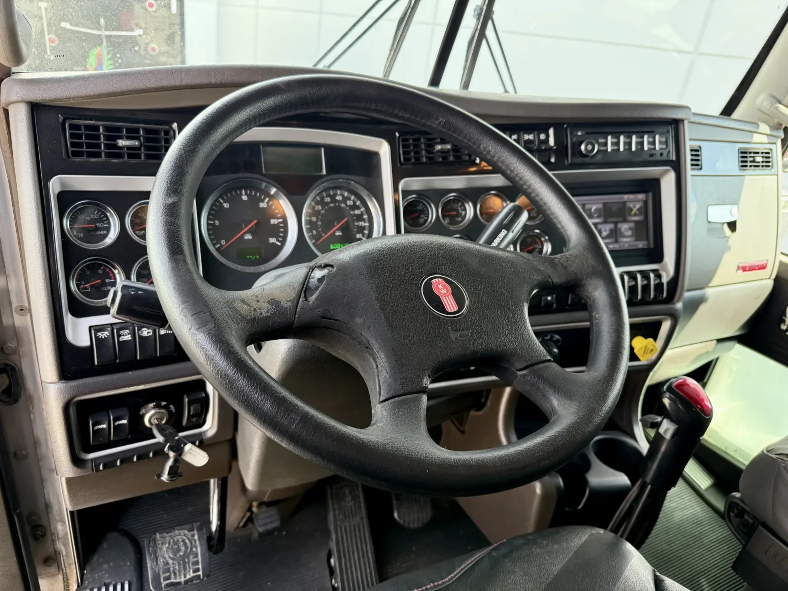 2014 Kenworth T800 - image 15