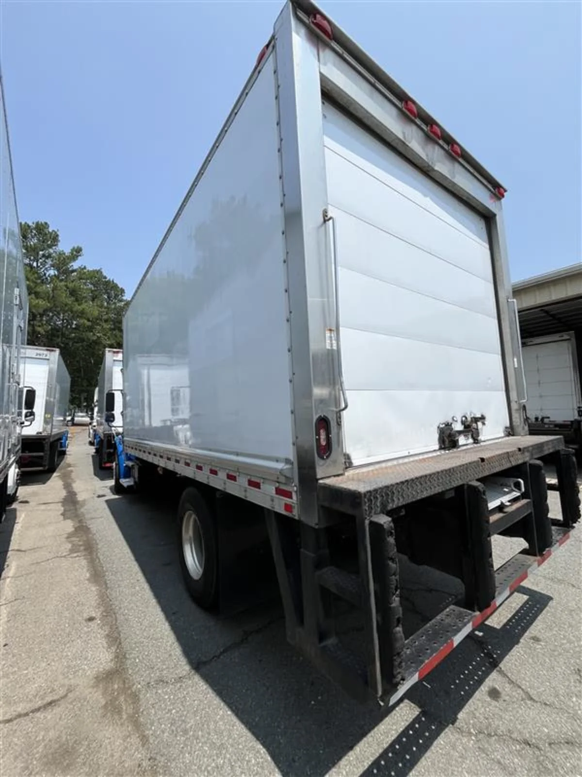 2018 Freightliner M2 106 - image 6