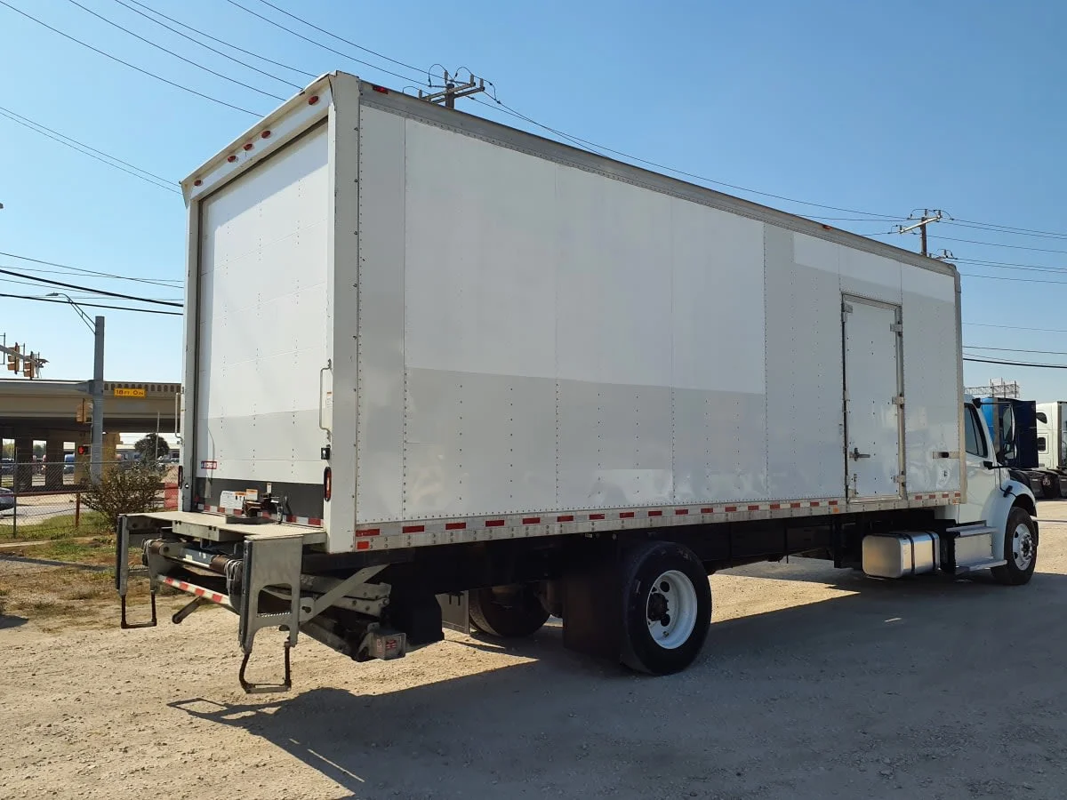 2019 Freightliner M2 106 - image 4
