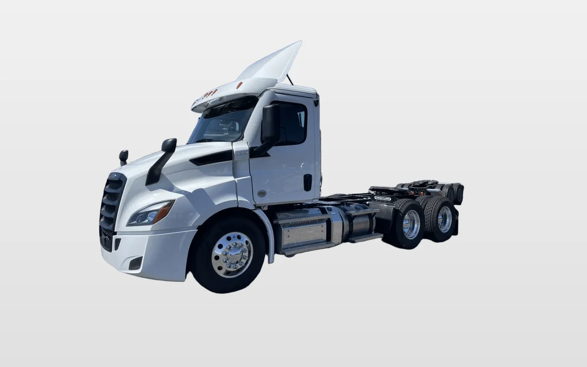 2025 Freightliner Cascadia - image 1