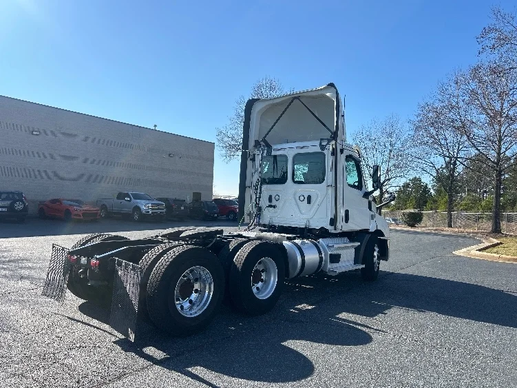 2021 Freightliner Cascadia in Concord, NC — photo 7