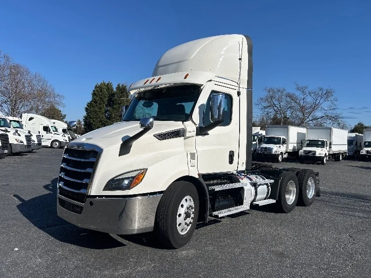 2021 Freightliner Cascadia in Concord, NC — photo 3