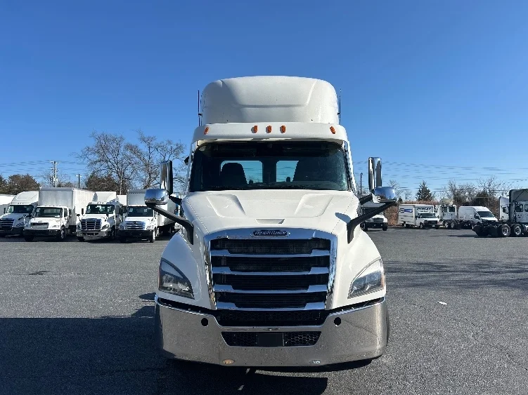 2021 Freightliner Cascadia in Concord, NC — photo 2