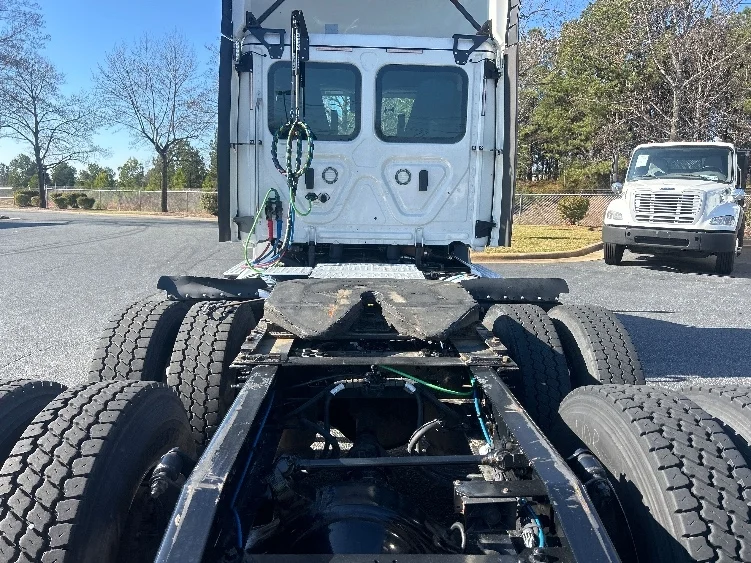 2021 Freightliner Cascadia in Concord, NC — photo 6