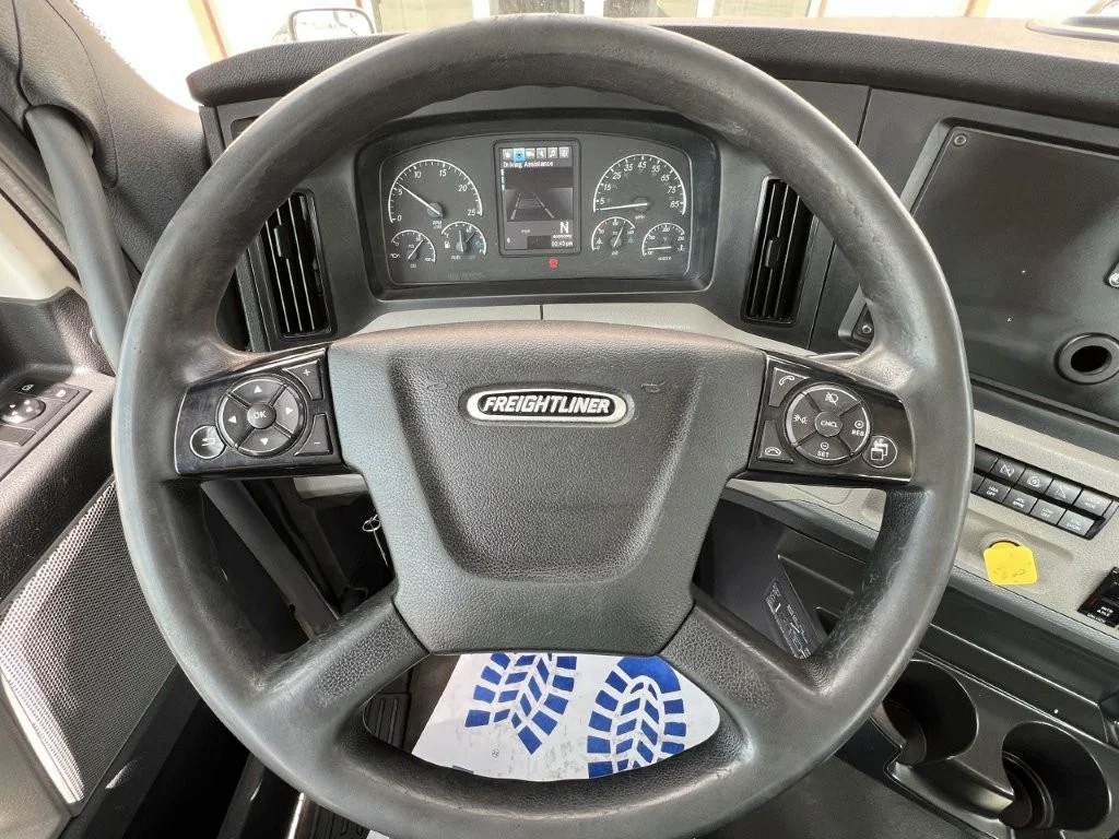 2021 Freightliner Cascadia - image 11