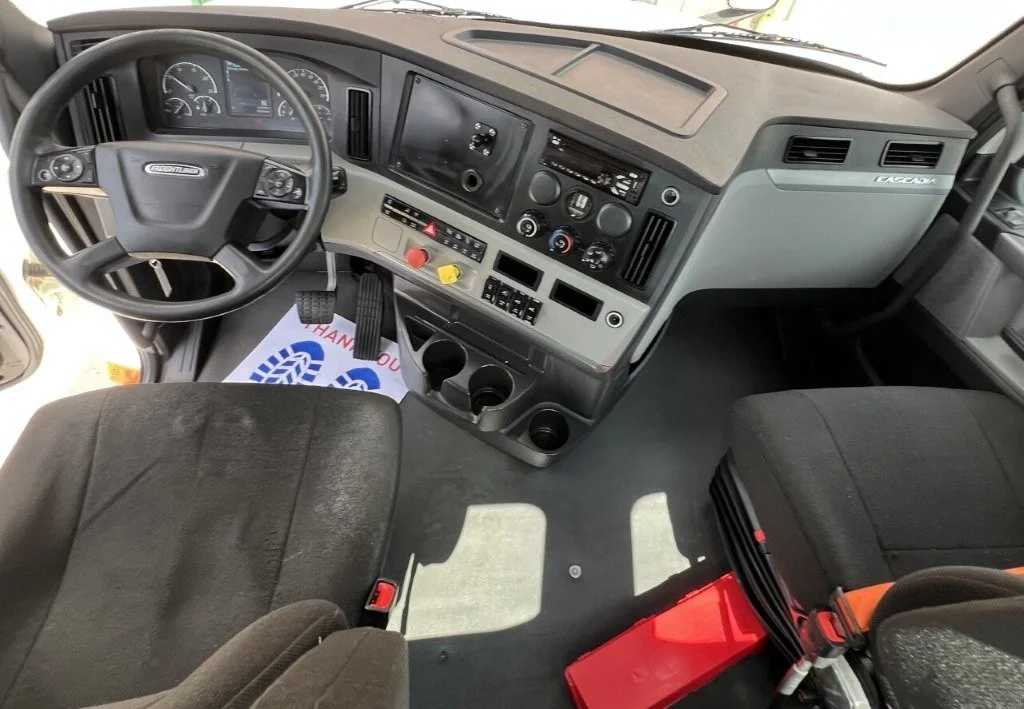 2021 Freightliner Cascadia - image 12