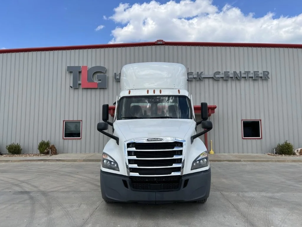 2021 Freightliner Cascadia - image 4