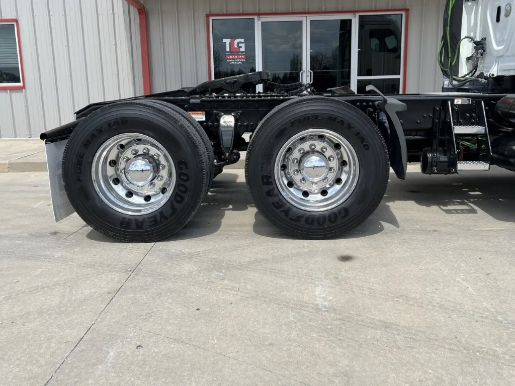 2021 Freightliner Cascadia - image 7