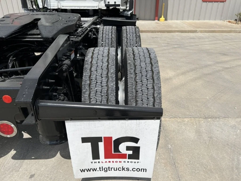 2021 Freightliner Cascadia - image 14