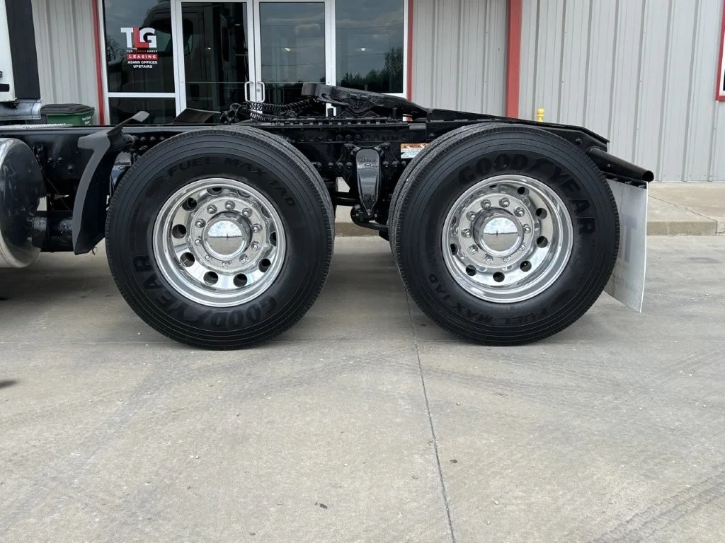 2021 Freightliner Cascadia - image 10