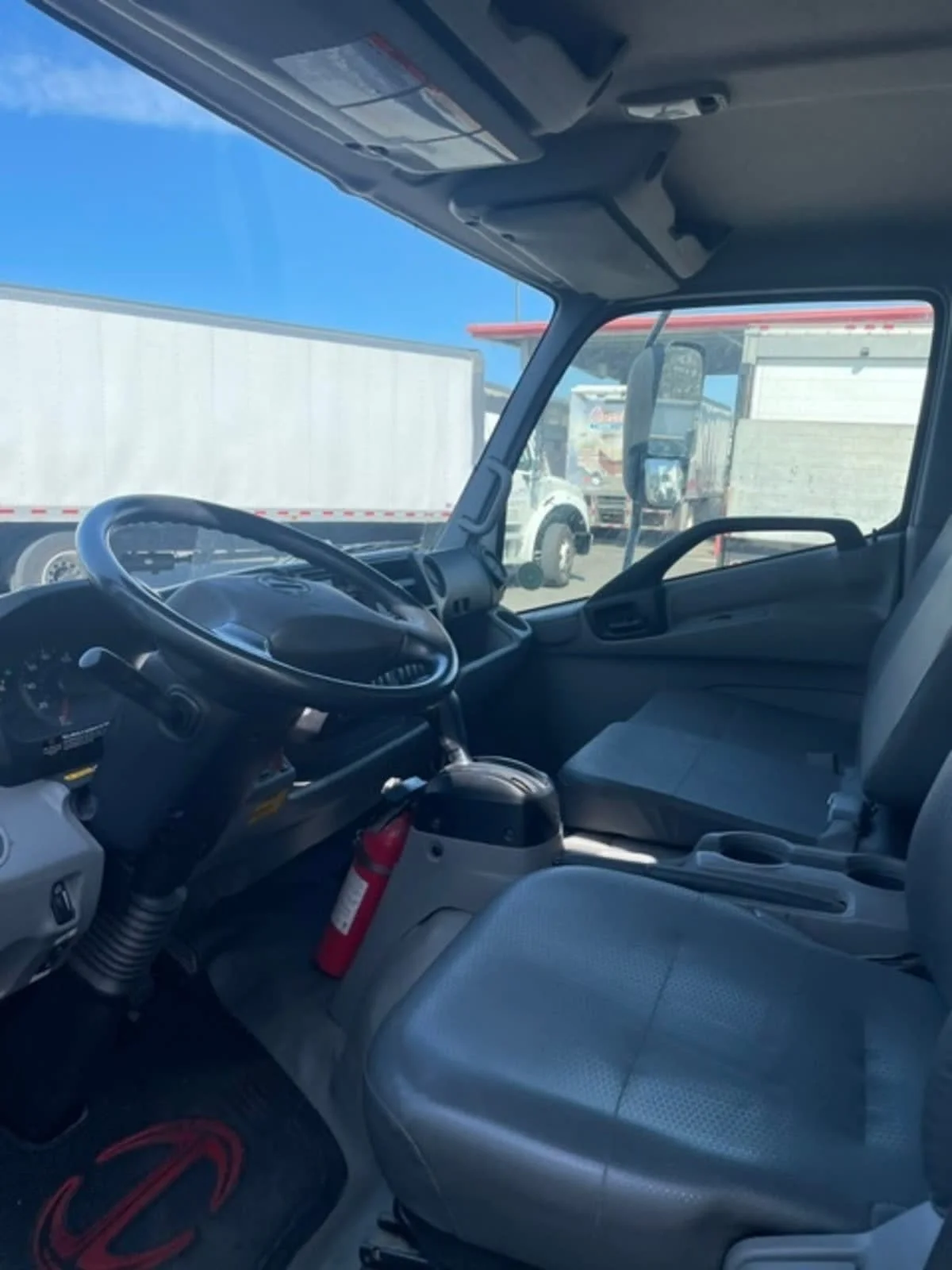 2019 Hino 195 in Farmingdale, NY — photo 7