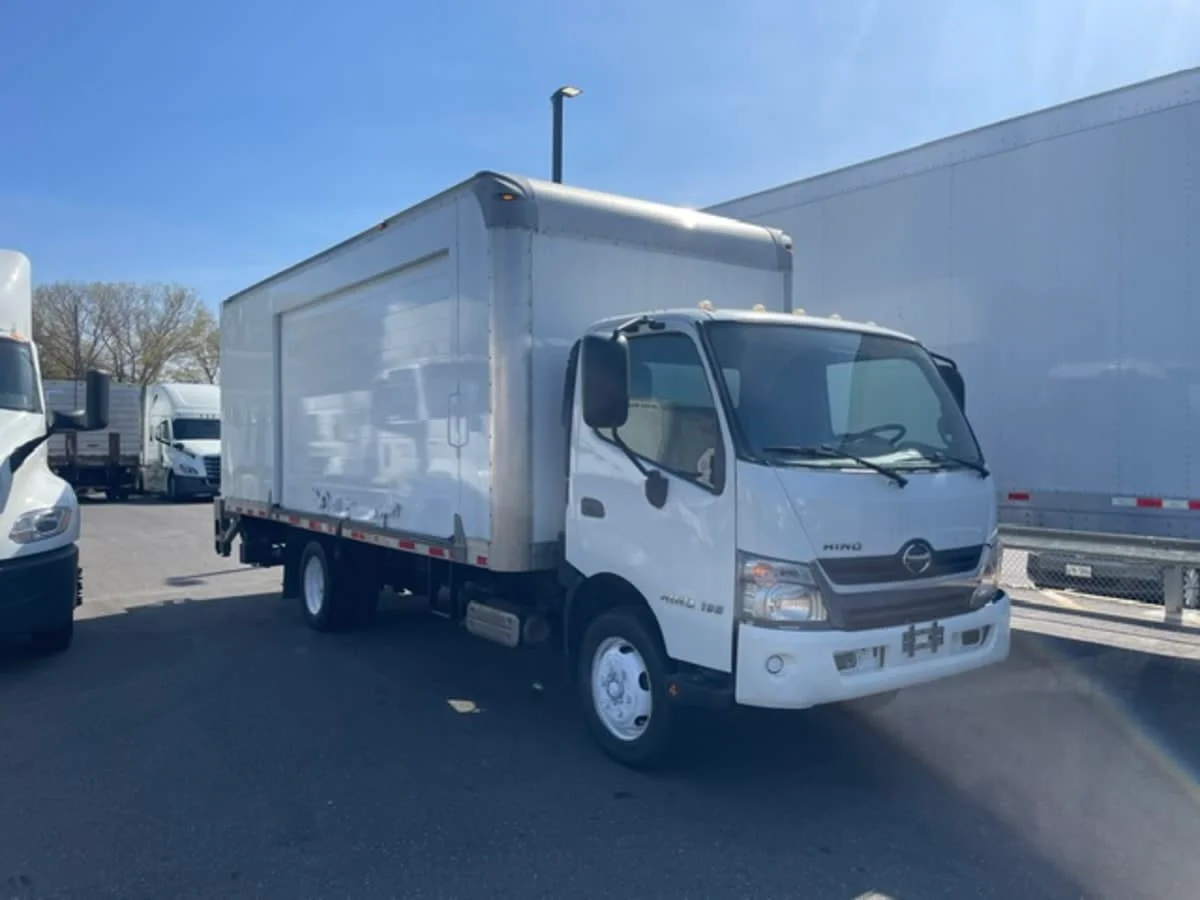 2019 Hino 195 in Farmingdale, NY — photo 3