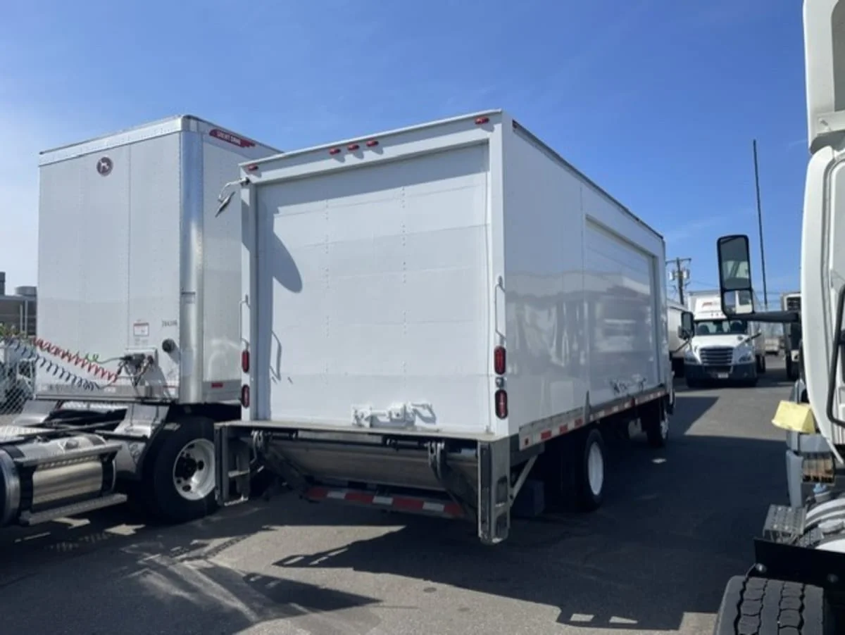 2019 Hino 195 in Farmingdale, NY — photo 4