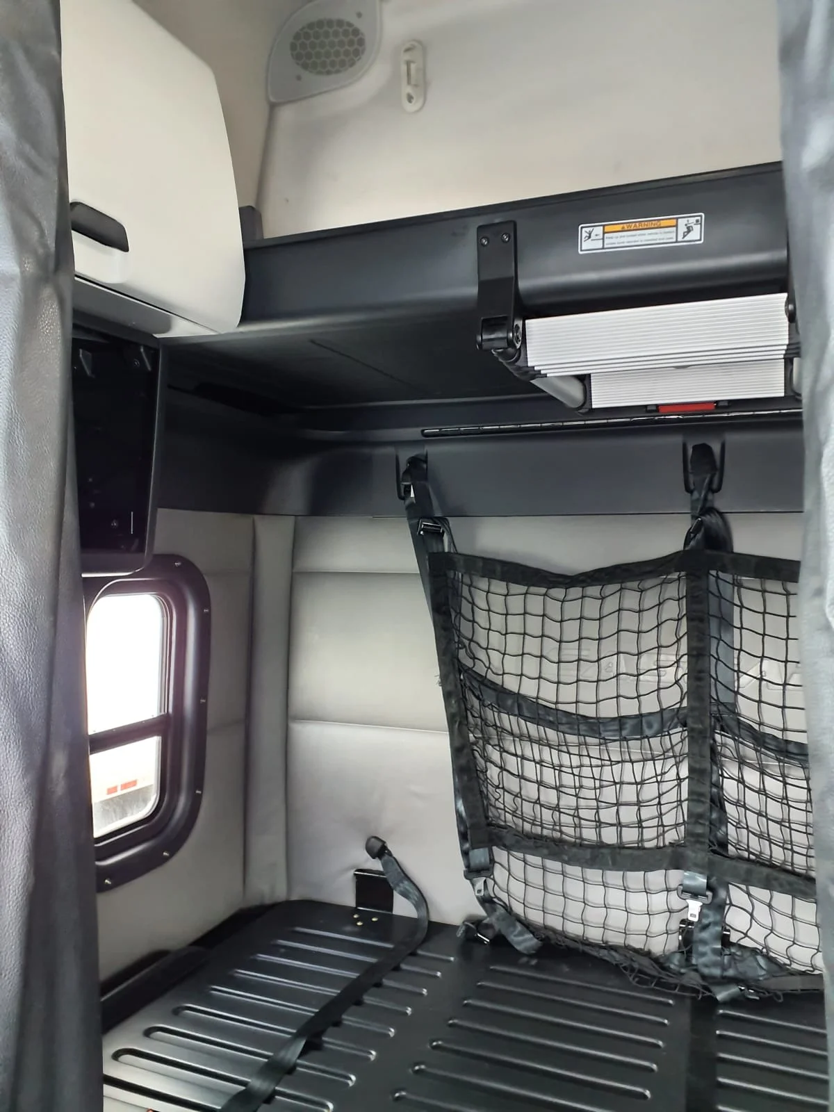 2022 Freightliner Cascadia - image 8