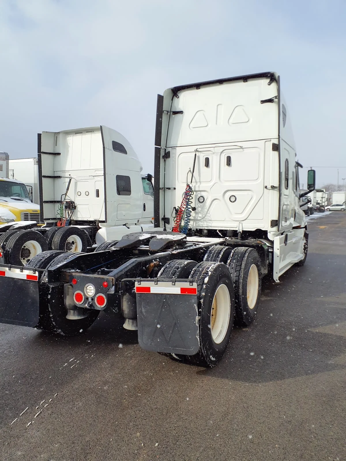 2022 Freightliner Cascadia in Bolingbrook, IL — photo 4