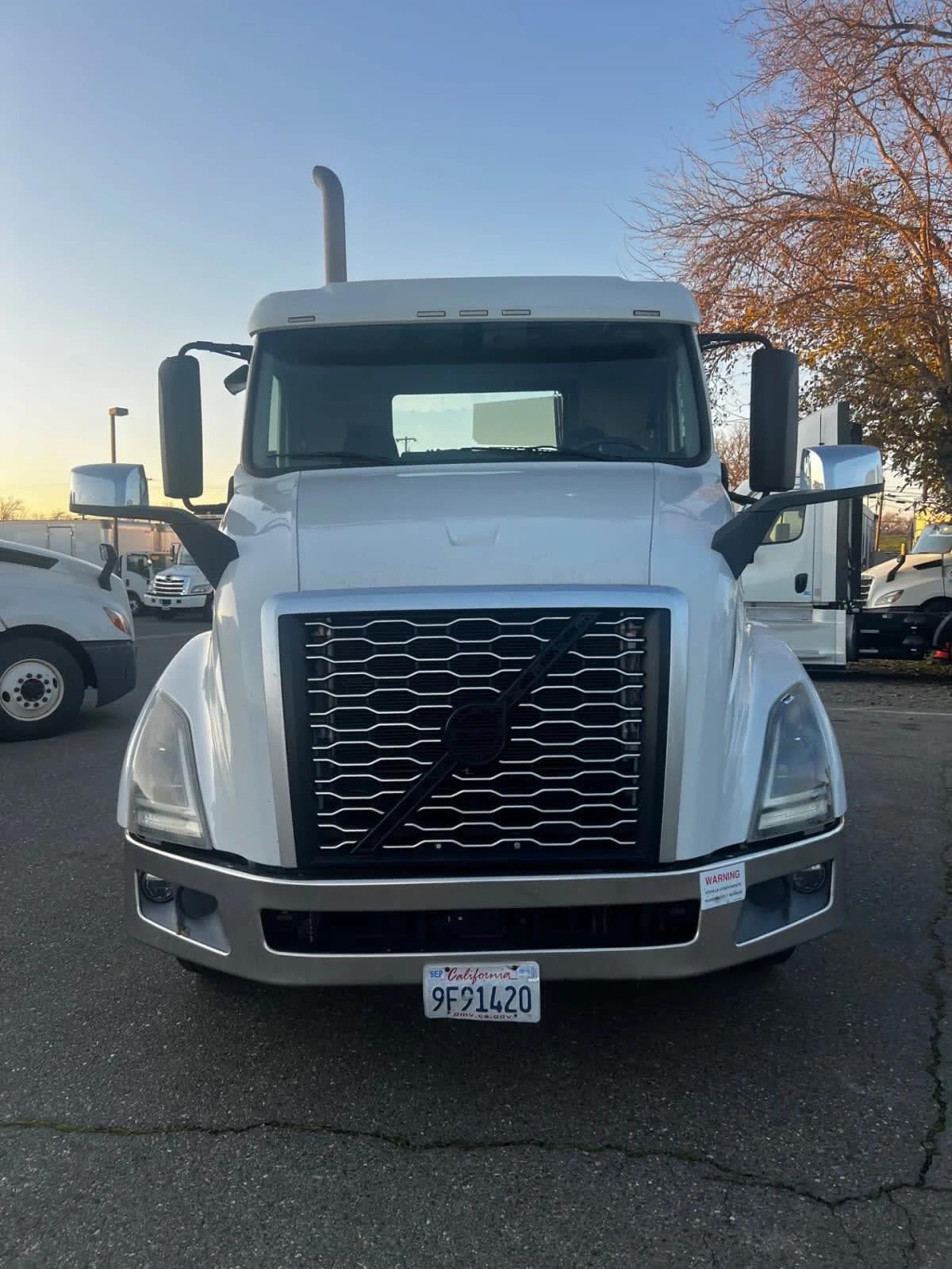 2019 Volvo VNL 860 in West Sacramento, CA — photo 2