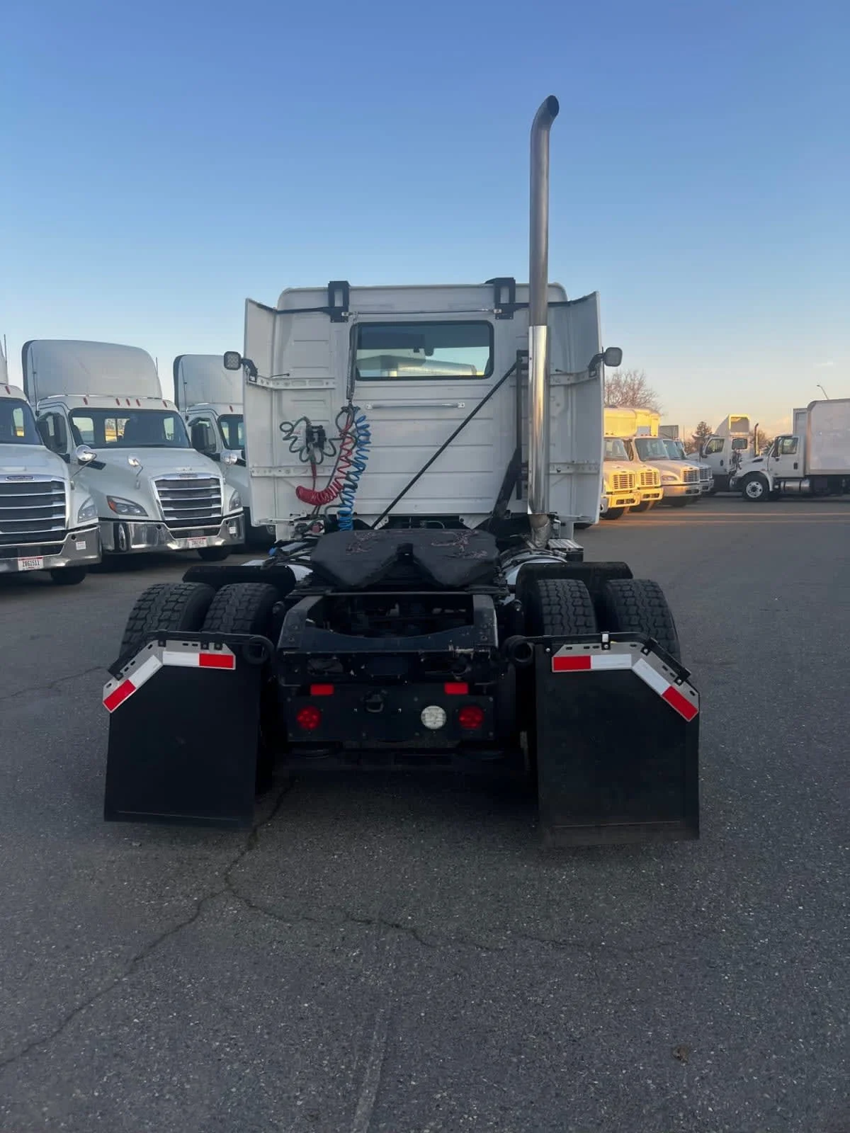 2019 Volvo VNL 860 in West Sacramento, CA — photo 5