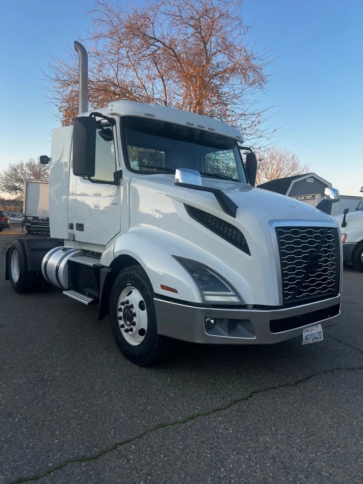 2019 Volvo VNL 860 in West Sacramento, CA — photo 3
