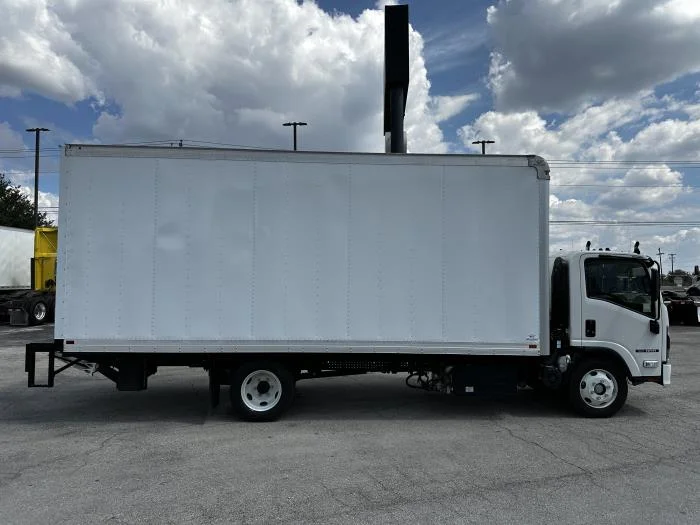 2025 Isuzu NRR - image 11