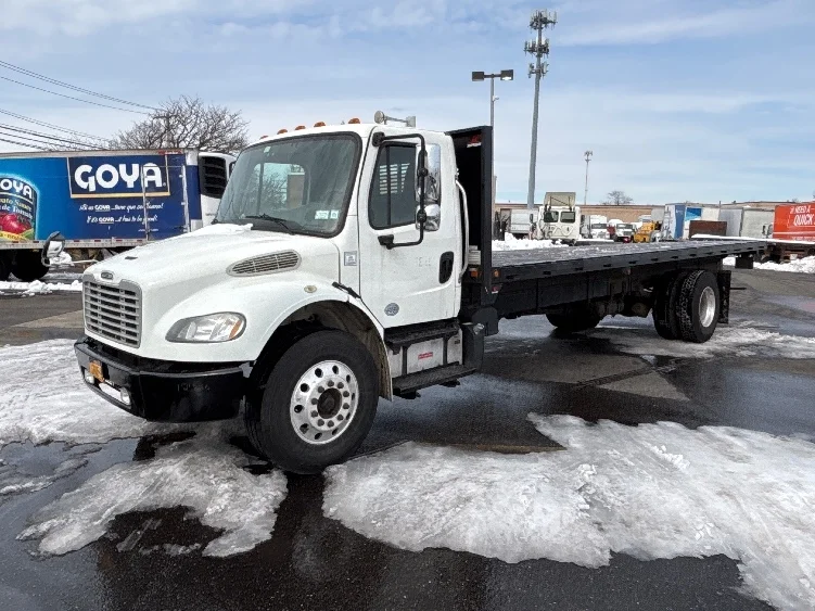 2015 Freightliner M2 106 - image 3