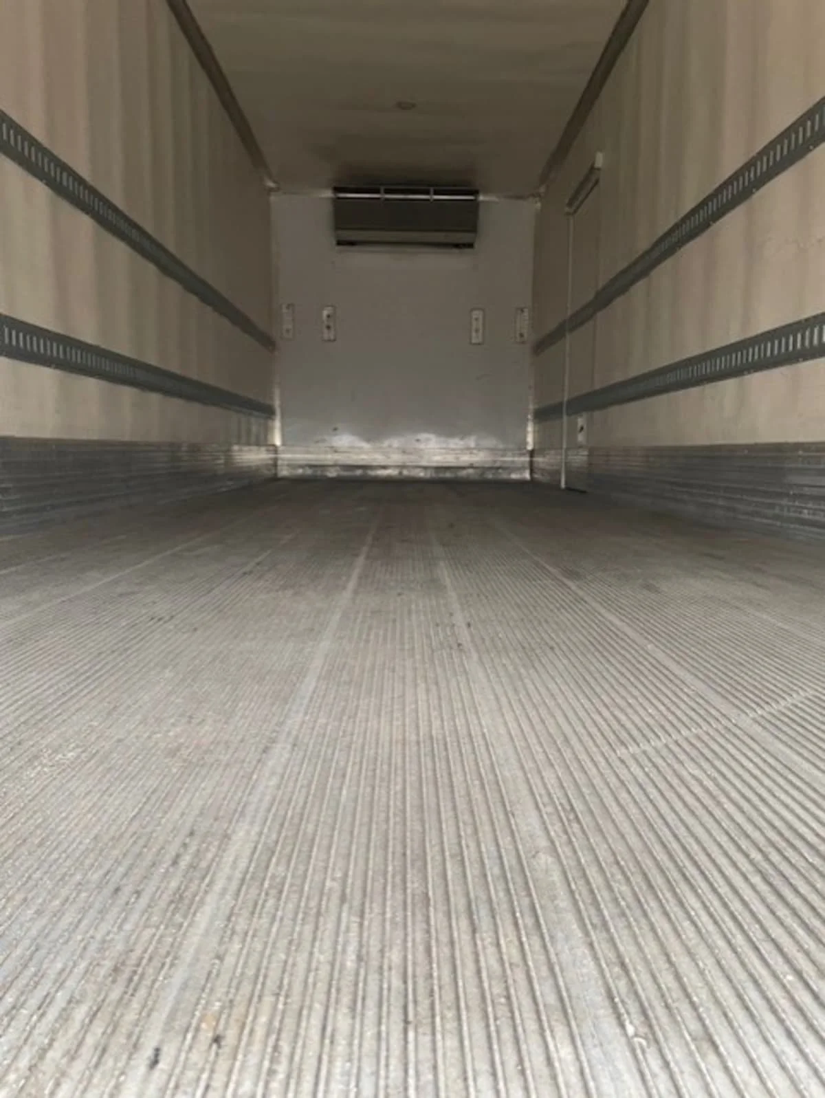 2018 International 4300 - image 9