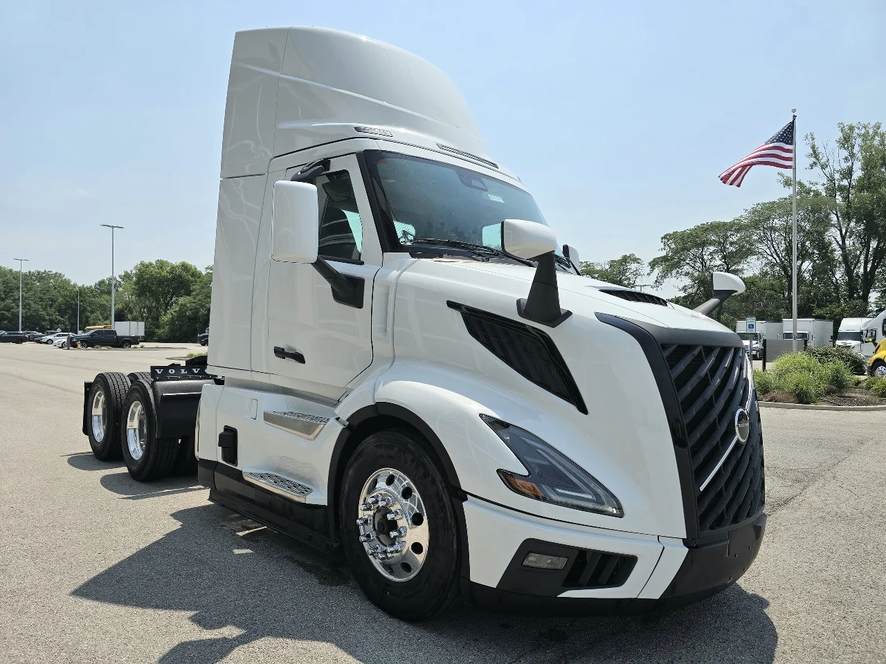 2026 Volvo VNL 300 in Toledo, OH — photo 3