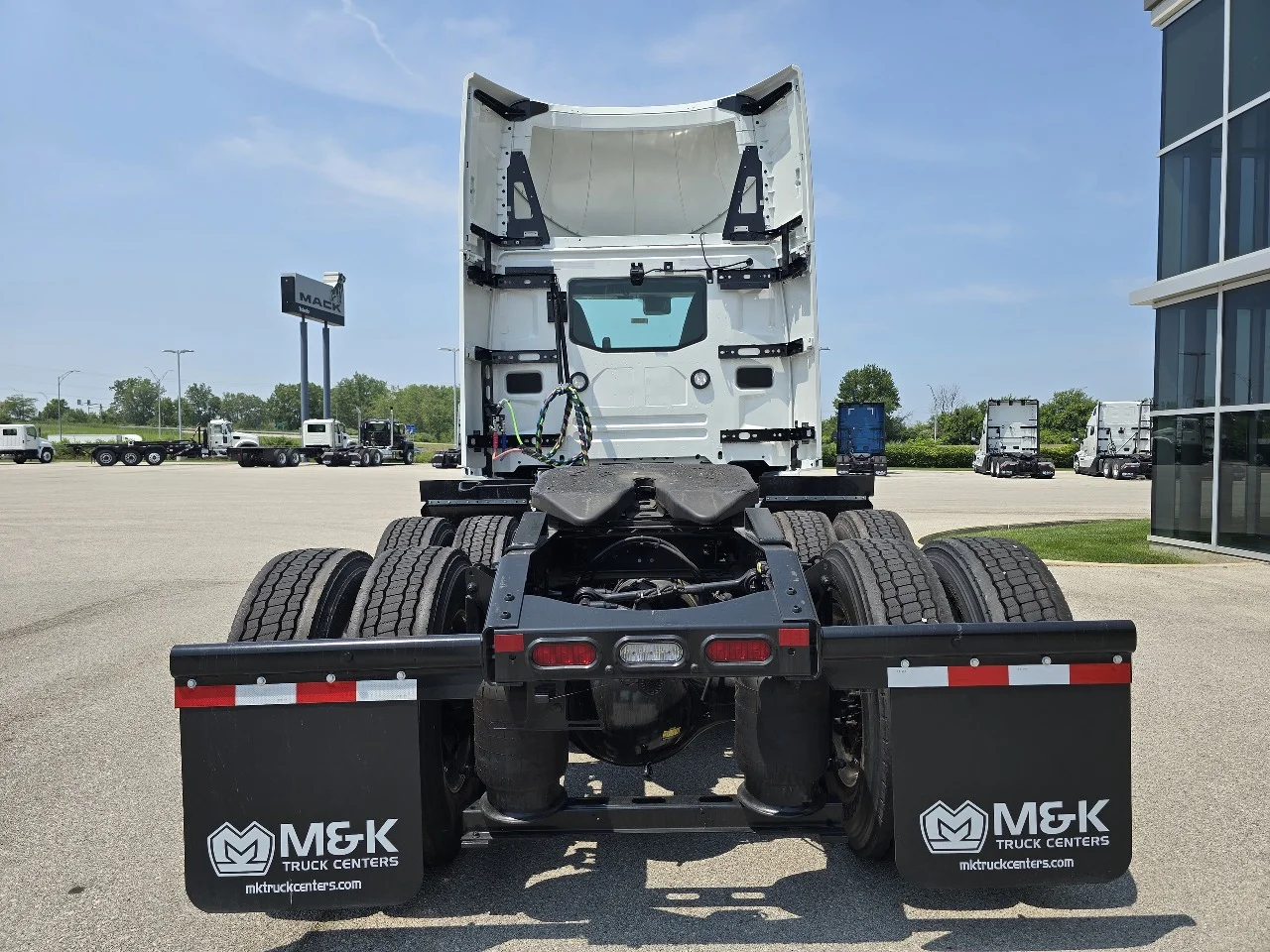 2026 Volvo VNL 300 in Toledo, OH — photo 4