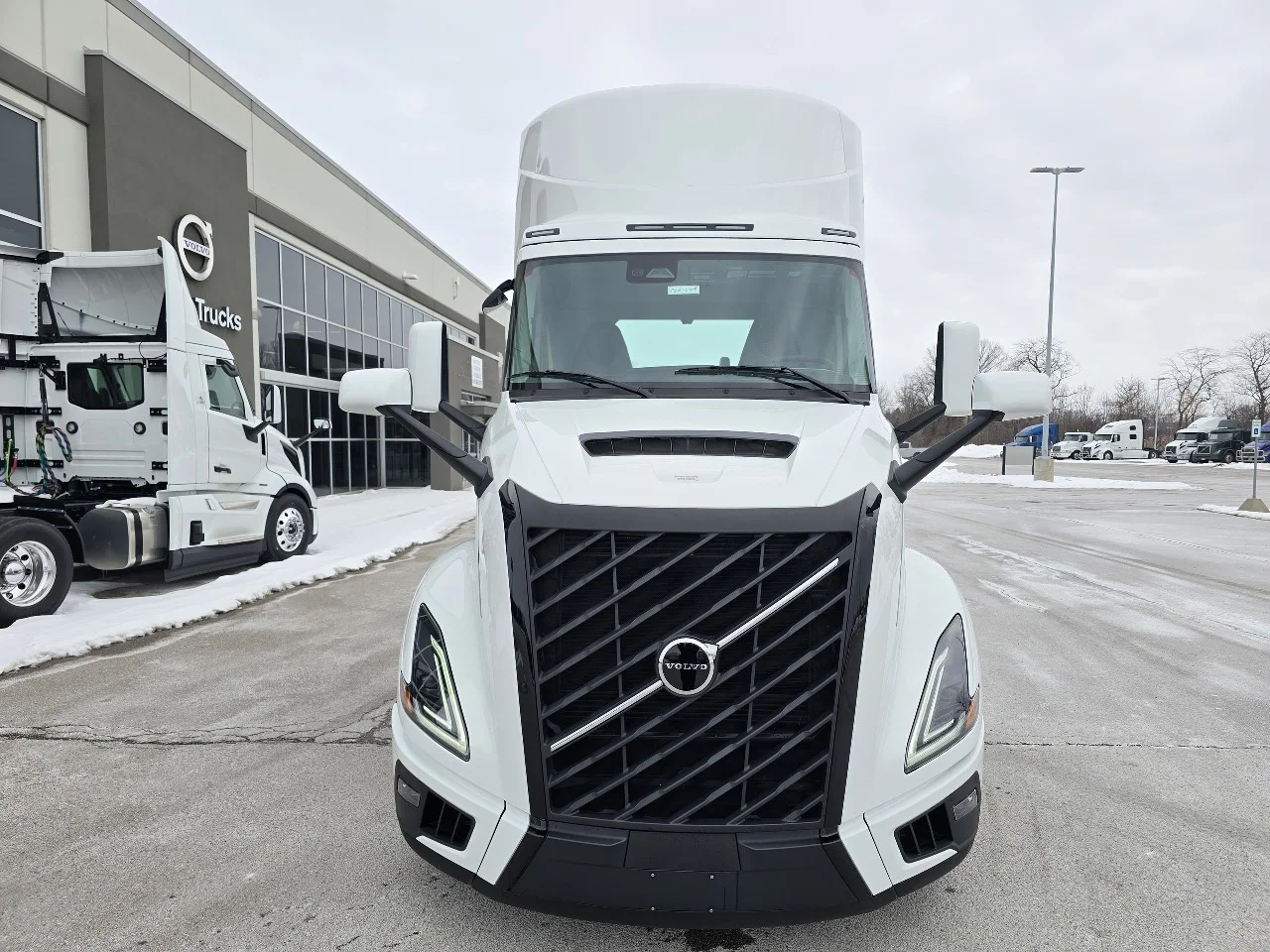 2026 Volvo VNL 300 in Toledo, OH — photo 2