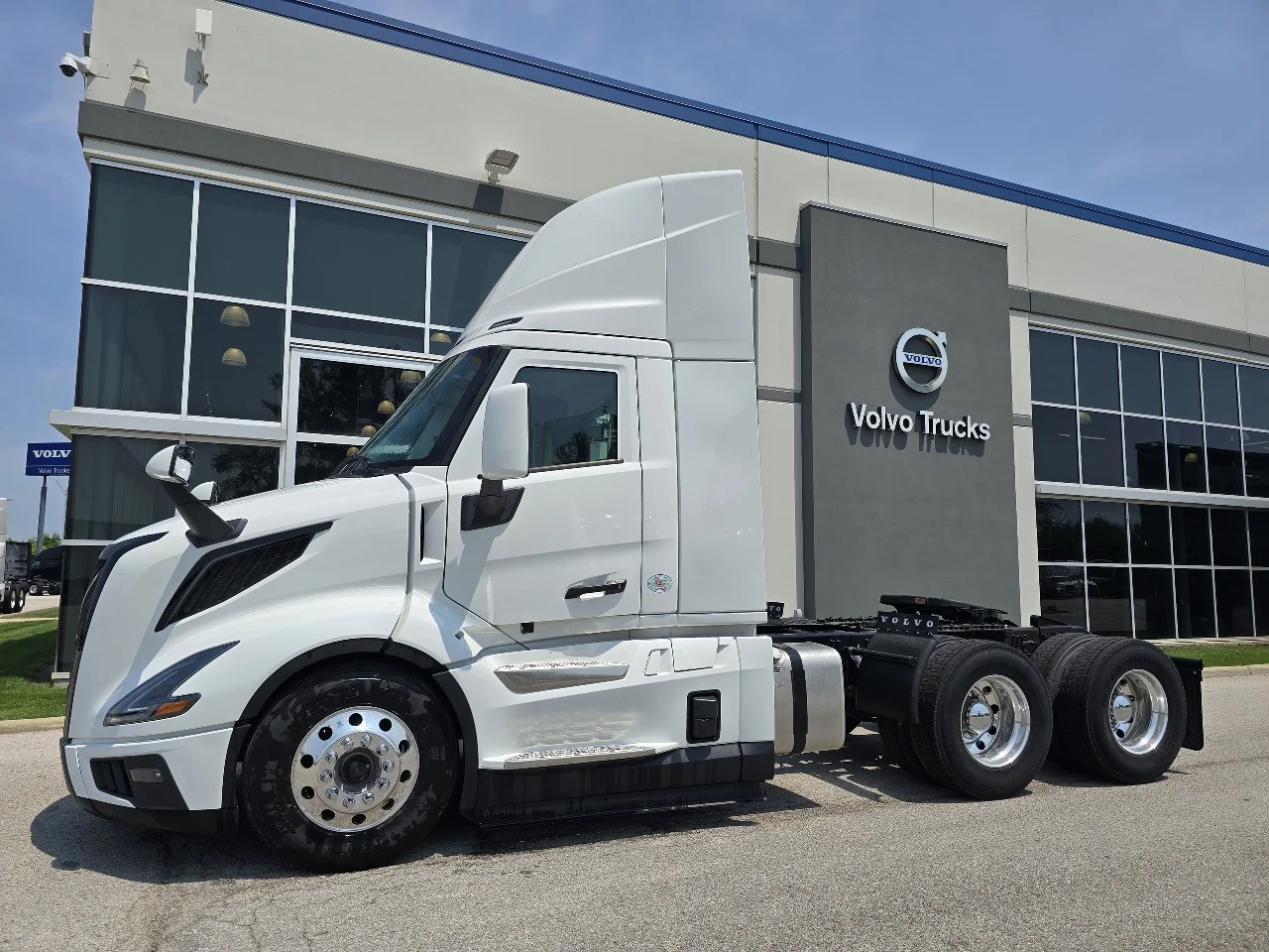 2026 Volvo VNL 300 in Toledo, OH — photo 5