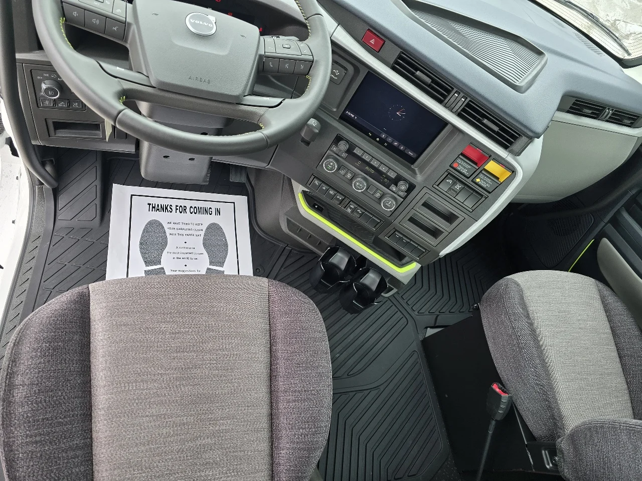 2026 Volvo VNL 300 in Toledo, OH — photo 9
