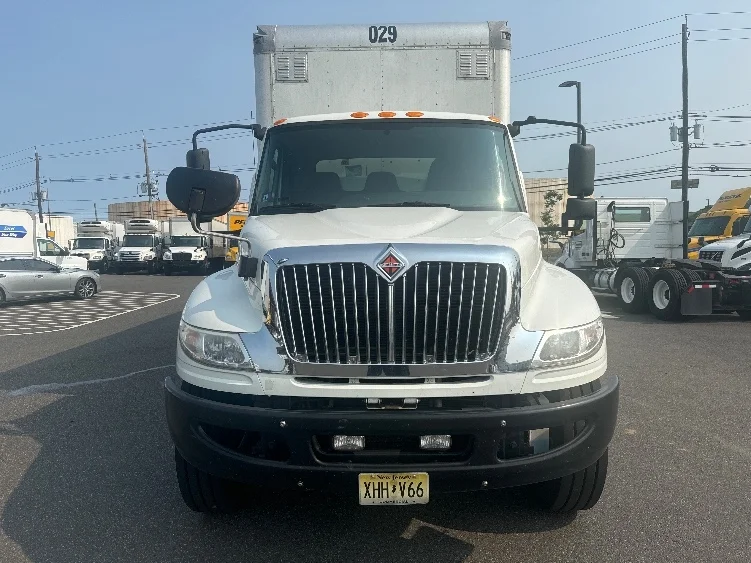 2020 International MV - image 2