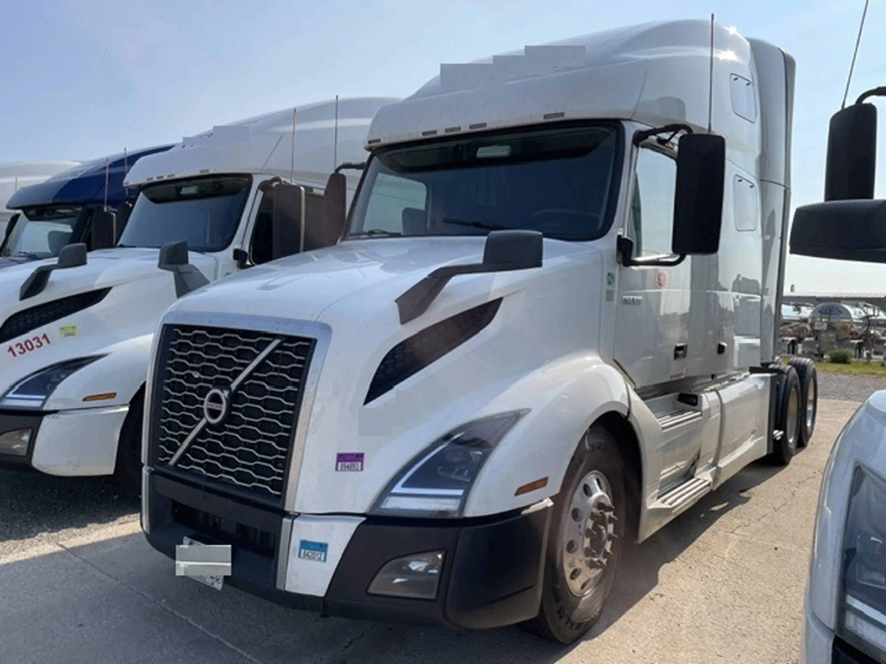 2021 Volvo VNL 760 in La Vergne — photo 4