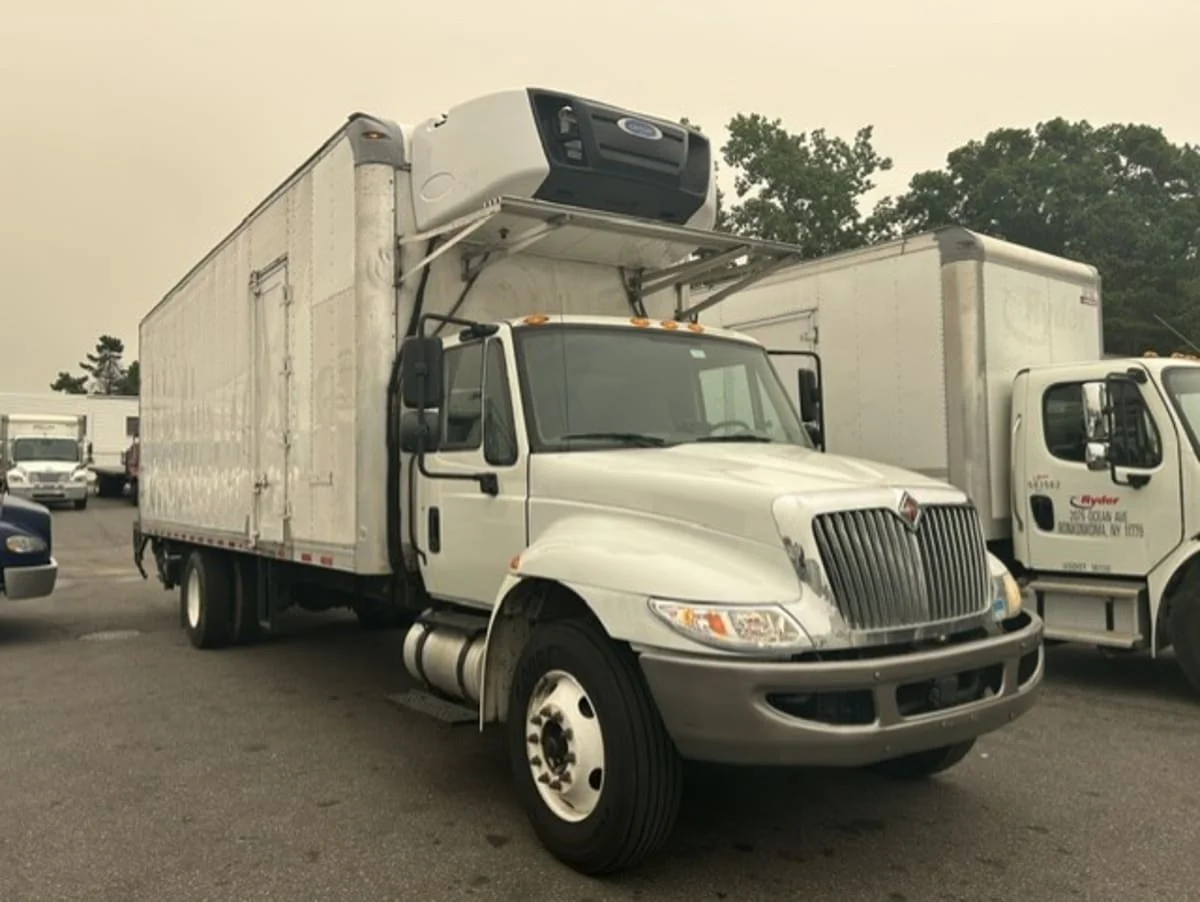 2019 International 4300 in Farmingdale, NY — photo 3