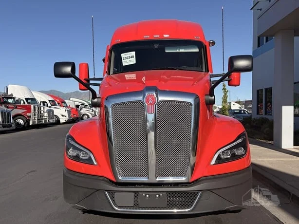 2023 Kenworth T680 in Salt Lake City, UT — photo 2