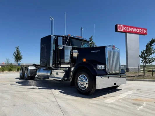 2027 Kenworth W900